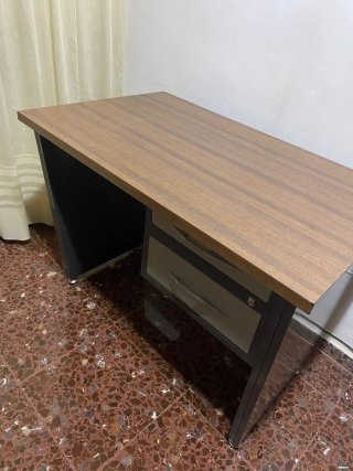 Escritorio antiguo metal y madera