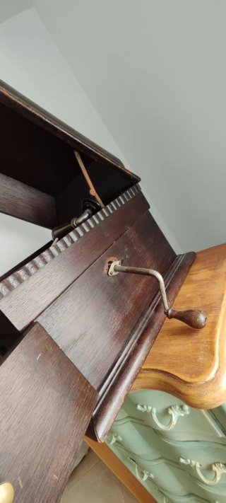Gramófono antiguo de madera