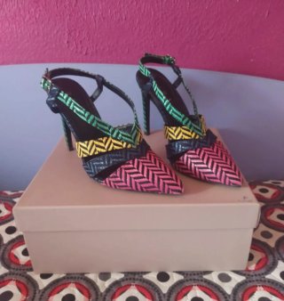 Tacones de tiras multicolor
