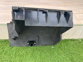 Tapa guantera negra con cerradura BMW E30
