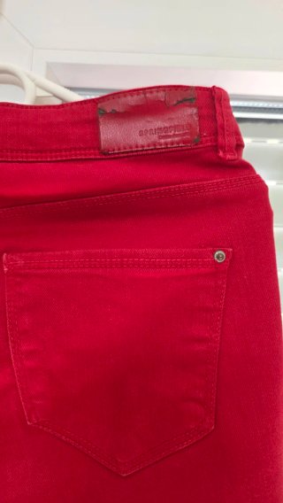 Pantalones Rojos