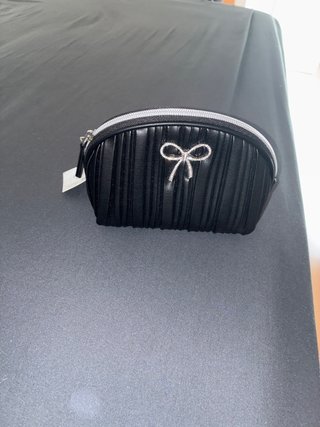 Bolso pequeño negro con lazo