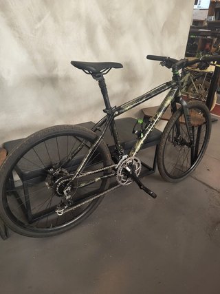 Bicicleta Híbrida Negra