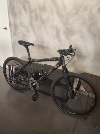 Bicicleta Híbrida Negra