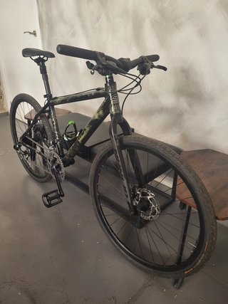 Bicicleta Híbrida Negra