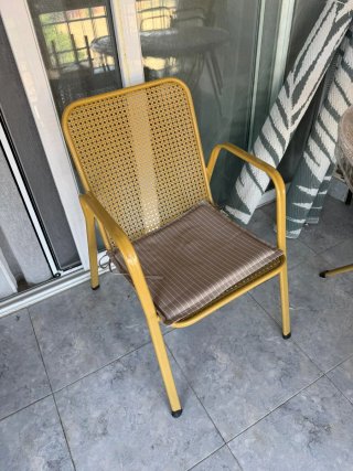 Mesa y sillas terraza
