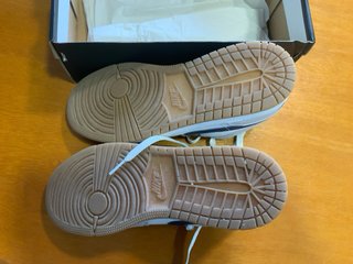 Zapatillas Nike Air Jordan Blancas y Azules.