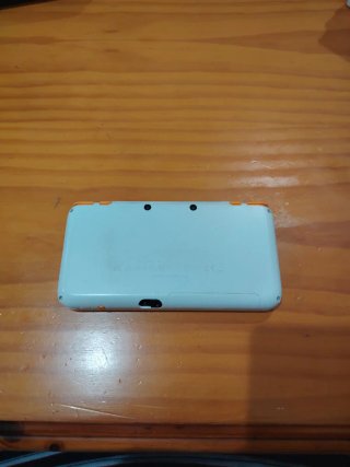 Nintendo 2DS Blanca y Naranja