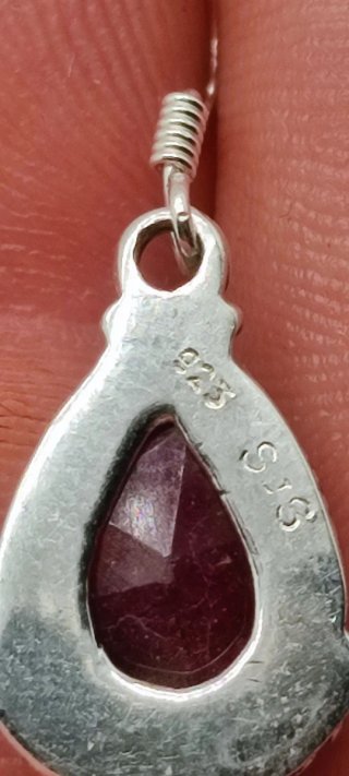 Pendientes de Plata y Rubí.
