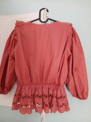 Blusa Naranja con Volantes y Encaje