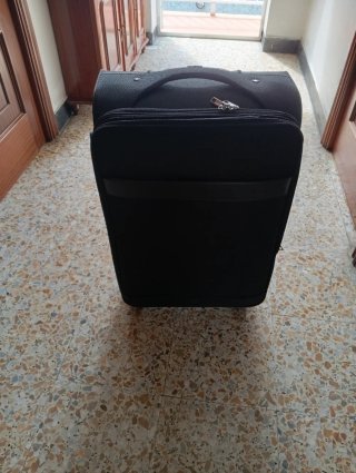 Maleta negra 4 ruedas