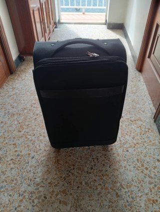 Maleta negra 4 ruedas
