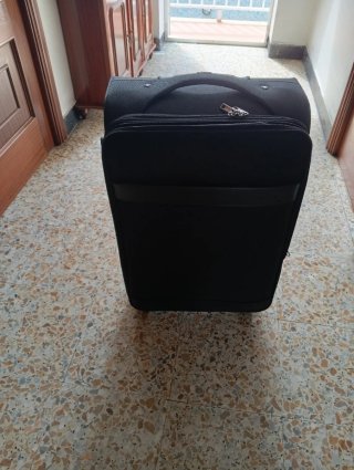Maleta negra 4 ruedas