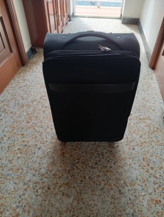 Maleta negra 4 ruedas