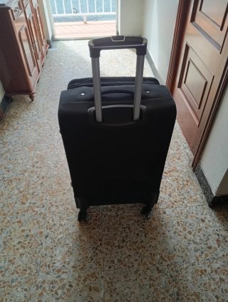 Maleta negra 4 ruedas
