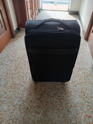 Maleta negra 4 ruedas
