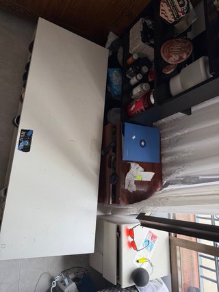 Mesa de salón, en habitación grande zapatero tmb