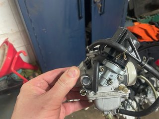 Lote de piezas para moto, manetas,carburadores.