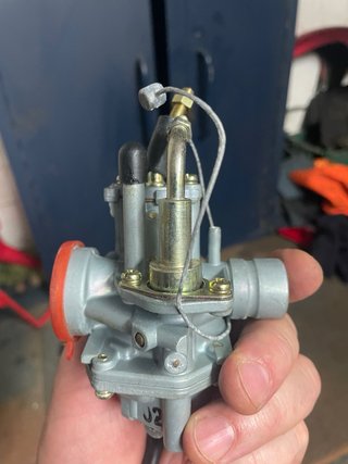 Lote de piezas para moto, manetas,carburadores.