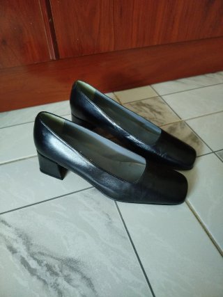 Zapatos de tacón negros para señora