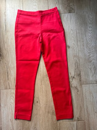 Pantalones Stradivarius rojos talla 36