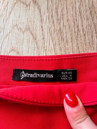 Pantalones Stradivarius rojos talla 36