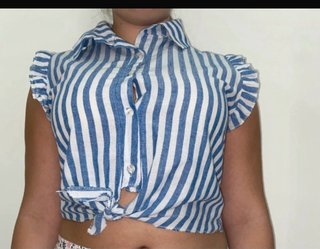 Camicetta a righe blu e bianche