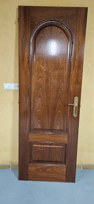 Puerta maciza chapada sapelli rameado