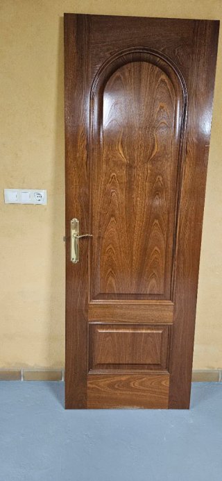Puerta maciza chapada sapelli rameado