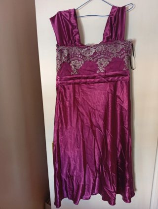 Vestido de fiesta morado con plateado