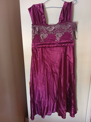 Vestido de fiesta morado con plateado