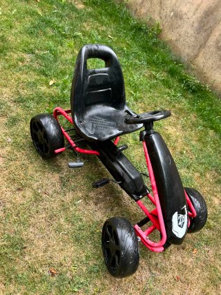 Coche de pedales infantil