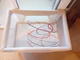 Minicuna con ruedas madera blanca