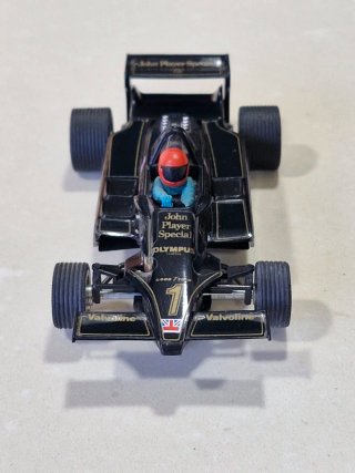 Scalextric Lotus JPS mp4