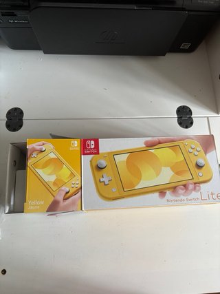 Nintendo Switch Lite Amarillo
