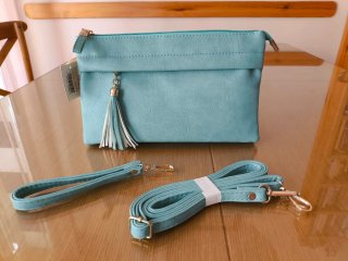 Bolso aguamarina con borla