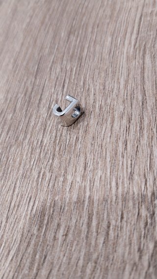 Charm Letra J Pandora Plata