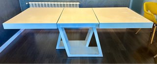 Mesa de comedor moderna en blanco lacado
