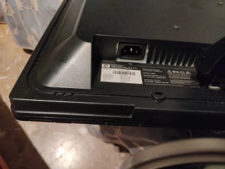 2 Pantallas HP y NEC (Plata/Negro) sin los cables