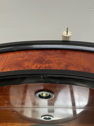 Vitrina de madera y cristal