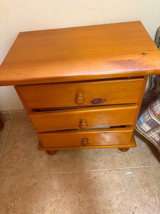 Cómoda de madera para dormitorio urge esta Rubi