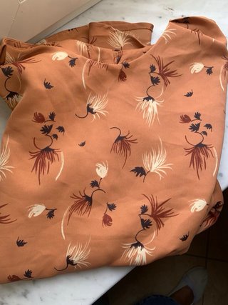 Bluse con peplo color rosa pesca floreale da donna