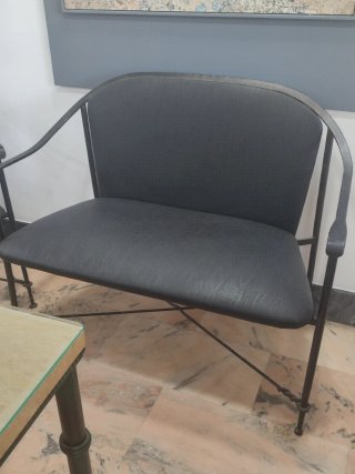 Mesa y 3 sillones forja y piel