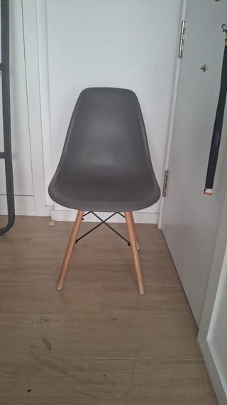 Mesa de comedor con 4 sillas