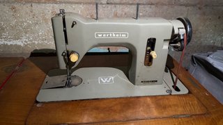 Máquina de coser Wertheim vintage