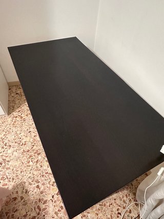 Scrivania IKEA robusta piano nero