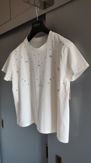 Camiseta oversize con strass y pedrería brillante