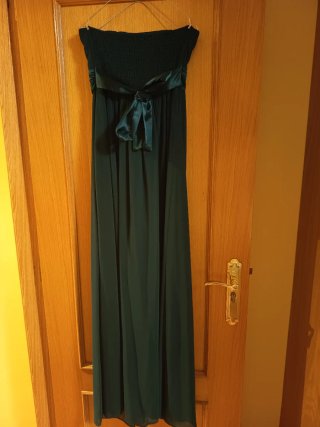 Vestido de fiesta verde con chal