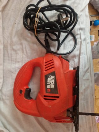 Sierra Caladora Black & Decker Roja