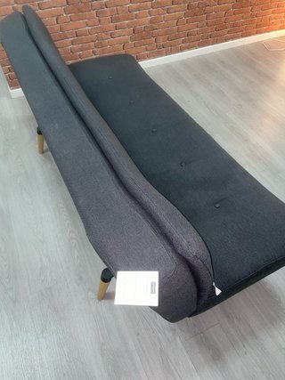 Mesa de centro y lámpara de pie